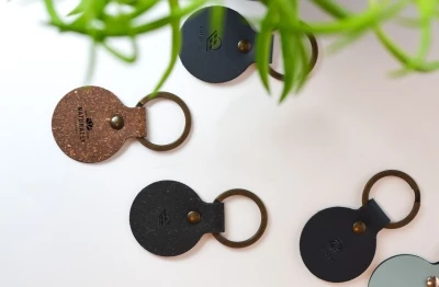 Round recycled leather keychain